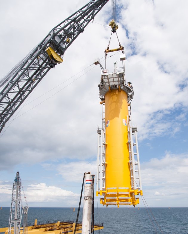 Offshore foundation lifting